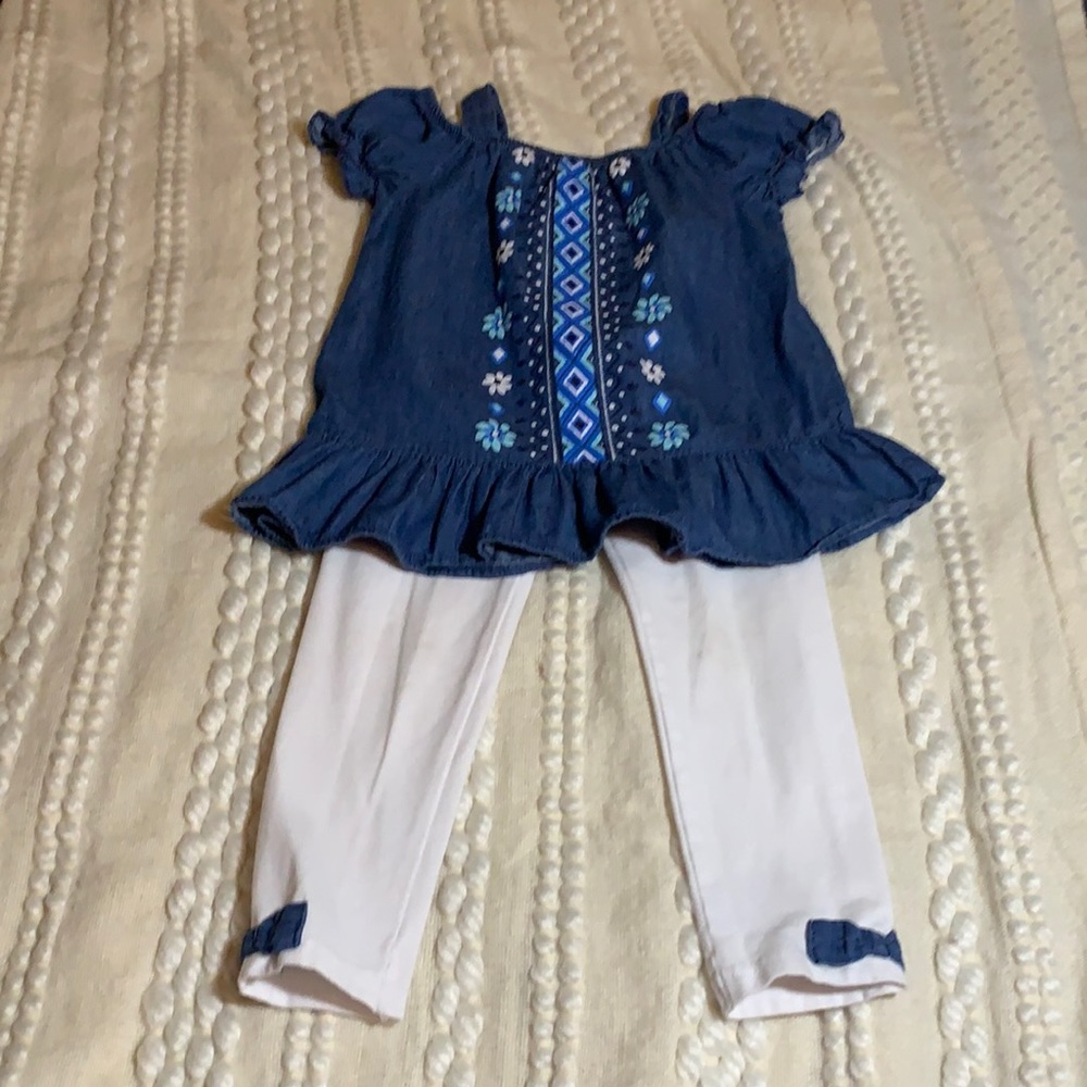 3 for $15 π₯ 5T Heathtex cold shoulder top Pants included - they do have stains